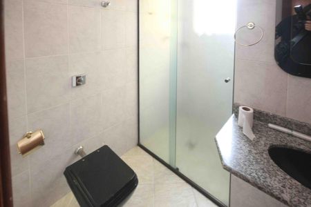 Casa à venda com 180m², 3 quartos e 5 vagasBanheiro da Suite