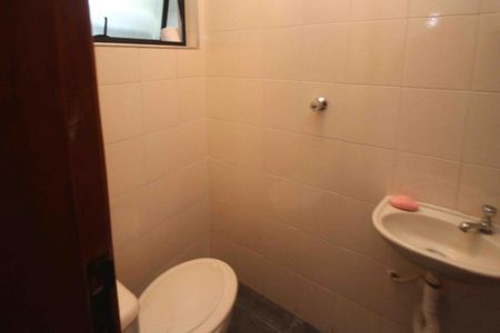 Casa à venda com 180m², 3 quartos e 5 vagasBanheiro de serviço