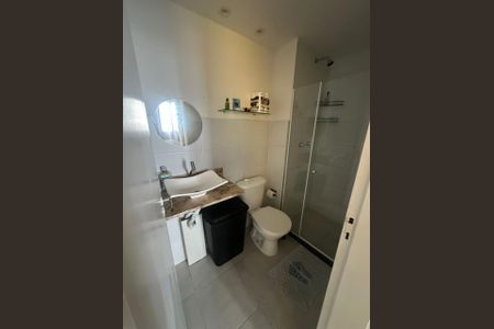 Banheiro de apartamento para alugar com 2 quartos, 46m² em Jacarepaguá, Rio de Janeiro