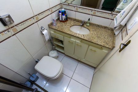 Casa de condomínio à venda com 175m², 3 quartos e 4 vagasBanheiro 1