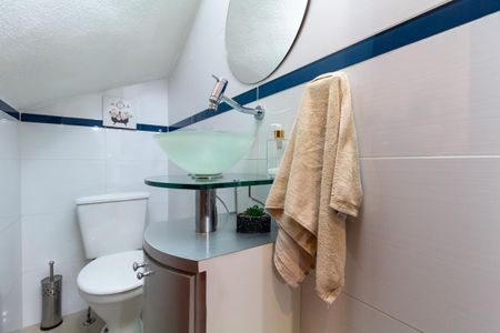 Casa de condomínio à venda com 175m², 3 quartos e 4 vagasLavabo