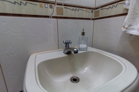 Casa de condomínio à venda com 175m², 3 quartos e 4 vagasBanheiro 2