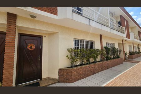 Casa de condomínio à venda com 175m², 3 quartos e 4 vagasFachada Interna