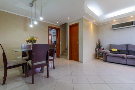 Casa de condomínio à venda com 175m², 3 quartos e 4 vagasSala