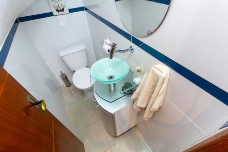 Casa de condomínio à venda com 175m², 3 quartos e 4 vagasLavabo