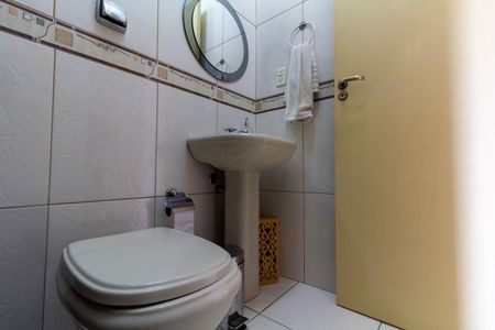 Casa de condomínio à venda com 175m², 3 quartos e 4 vagasBanheiro 2