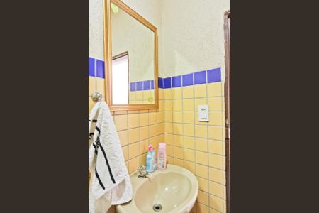 Casa à venda com 210m², 2 quartos e 2 vagas Casa à venda com 210m², 2 quartos e 2 vagasÁrea externa - banheiro