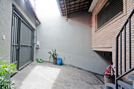 Casa à venda com 210m², 2 quartos e 2 vagas Casa à venda com 210m², 2 quartos e 2 vagasÁrea externa