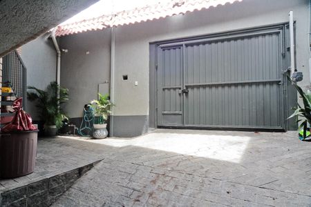 Casa à venda com 210m², 2 quartos e 2 vagas Casa à venda com 210m², 2 quartos e 2 vagasÁrea externa