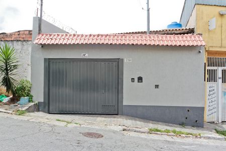 Casa à venda com 210m², 2 quartos e 2 vagas Casa à venda com 210m², 2 quartos e 2 vagasFachada
