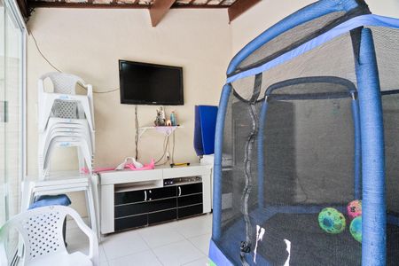 Casa à venda com 210m², 2 quartos e 2 vagas Casa à venda com 210m², 2 quartos e 2 vagasÁrea externa