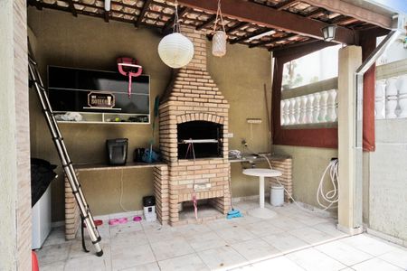 Casa à venda com 210m², 2 quartos e 2 vagas Casa à venda com 210m², 2 quartos e 2 vagasÁrea externa