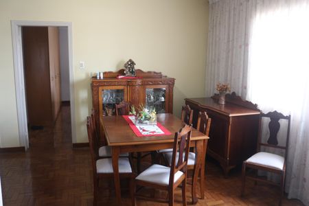 Casa à venda com 1200m², 3 quartos e 4 vagasSala