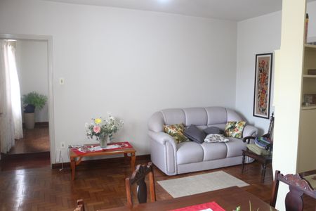 Casa à venda com 1200m², 3 quartos e 4 vagasSala