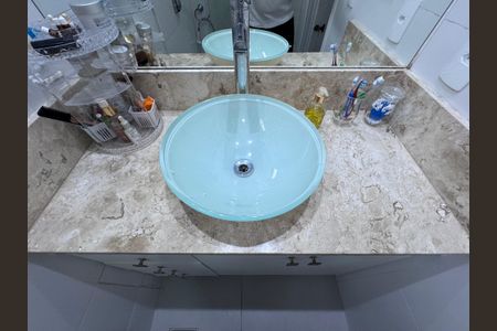 Apartamento para alugar com 75m², 2 quartos e 1 vaga Apartamento para alugar com 75m², 2 quartos e 1 vagaSuíte - Banheiro