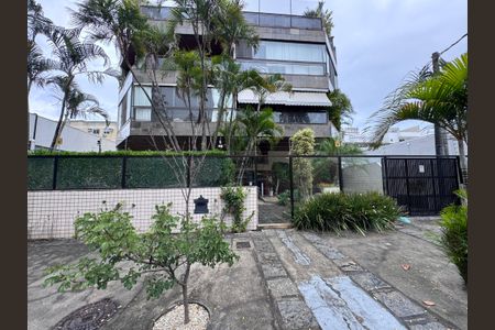 Apartamento para alugar com 75m², 2 quartos e 1 vaga Apartamento para alugar com 75m², 2 quartos e 1 vagaFachada