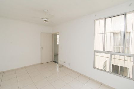 Sala de apartamento para alugar com 2 quartos, 45m² em Morro do Confisco, Contagem