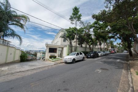 Apartamento para alugar com 45m², 2 quartos e 1 vaga Apartamento para alugar com 45m², 2 quartos e 1 vagaFachada