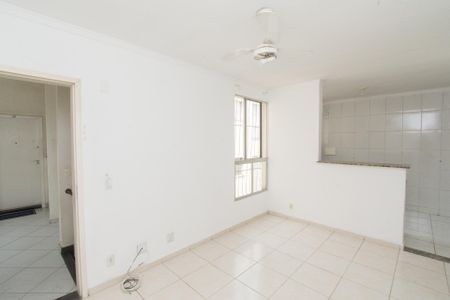 Sala de apartamento para alugar com 2 quartos, 45m² em Morro do Confisco, Contagem