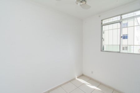 Quarto 1 de apartamento para alugar com 2 quartos, 45m² em Morro do Confisco, Contagem
