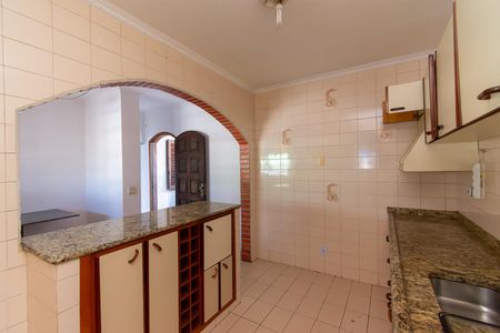 Casa à venda com 240m², 5 quartos e 2 vagas Casa à venda com 240m², 5 quartos e 2 vagasCozinha