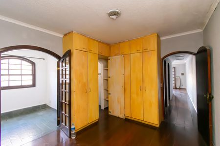 Casa à venda com 240m², 5 quartos e 2 vagas Casa à venda com 240m², 5 quartos e 2 vagasCasa 2 - Suíte