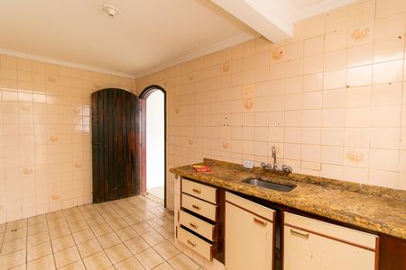 Casa à venda com 240m², 5 quartos e 2 vagas Casa à venda com 240m², 5 quartos e 2 vagasCozinha