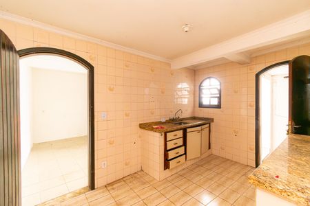 Casa à venda com 240m², 5 quartos e 2 vagas Casa à venda com 240m², 5 quartos e 2 vagasCozinha