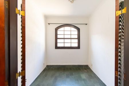 Casa à venda com 240m², 5 quartos e 2 vagas Casa à venda com 240m², 5 quartos e 2 vagasCasa 2 - Suíte