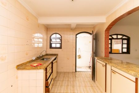 Casa à venda com 240m², 5 quartos e 2 vagas Casa à venda com 240m², 5 quartos e 2 vagasCozinha