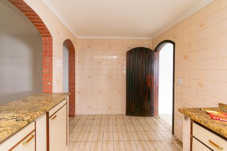 Casa à venda com 240m², 5 quartos e 2 vagas Casa à venda com 240m², 5 quartos e 2 vagasCozinha