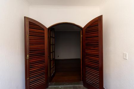 Casa à venda com 240m², 5 quartos e 2 vagas Casa à venda com 240m², 5 quartos e 2 vagasCasa 2 - Suíte