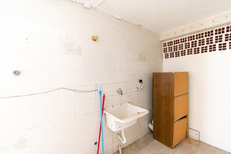 Casa à venda com 240m², 5 quartos e 2 vagas Casa à venda com 240m², 5 quartos e 2 vagasÁrea de Serviço