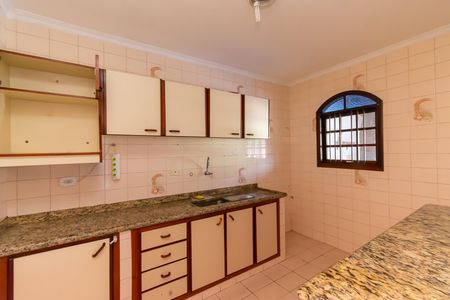 Casa à venda com 240m², 5 quartos e 2 vagas Casa à venda com 240m², 5 quartos e 2 vagasCozinha