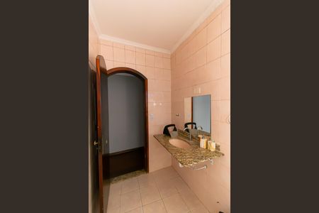 Casa à venda com 240m², 5 quartos e 2 vagas Casa à venda com 240m², 5 quartos e 2 vagasCasa 2 - Banheiro 2