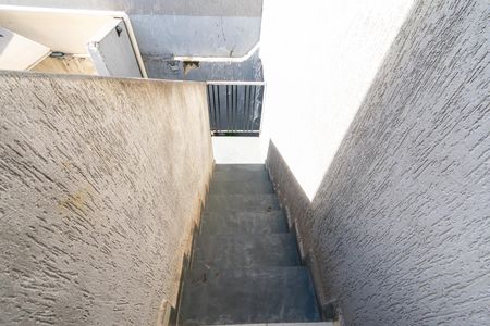 Casa à venda com 240m², 5 quartos e 2 vagas Casa à venda com 240m², 5 quartos e 2 vagasEscada