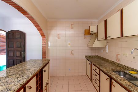 Casa à venda com 240m², 5 quartos e 2 vagas Casa à venda com 240m², 5 quartos e 2 vagasCozinha