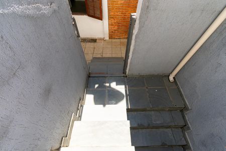 Casa à venda com 240m², 5 quartos e 2 vagas Casa à venda com 240m², 5 quartos e 2 vagasEscada