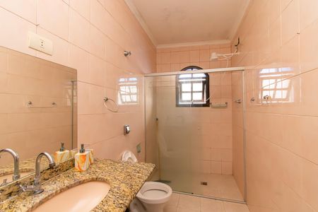 Casa à venda com 240m², 5 quartos e 2 vagas Casa à venda com 240m², 5 quartos e 2 vagasCasa 2 - Banheiro 2