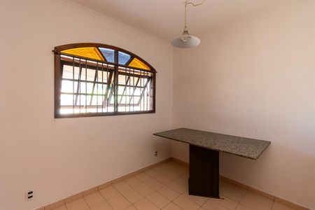 Casa à venda com 240m², 5 quartos e 2 vagas Casa à venda com 240m², 5 quartos e 2 vagasCozinha - Copa