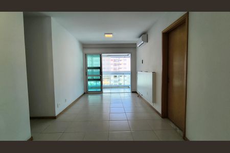 Sala de apartamento para alugar com 2 quartos, 70m² em Barra da Tijuca, Rio de Janeiro