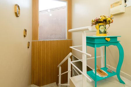 Casa à venda com 180m², 3 quartos e 3 vagasEscada de acesso dos quartos