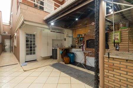 Casa à venda com 180m², 3 quartos e 3 vagasVista externa fundos