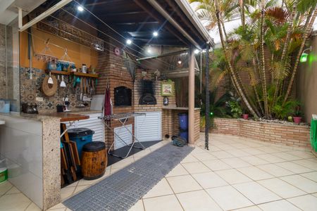 Casa à venda com 180m², 3 quartos e 3 vagasChurrasqueira - Forno a lenha