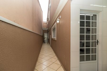 Casa à venda com 180m², 3 quartos e 3 vagasCorredor de acesso