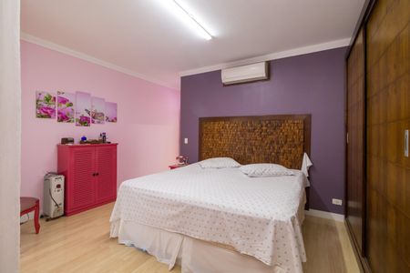 Casa à venda com 180m², 3 quartos e 3 vagasSuíte 1