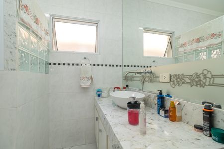 Casa à venda com 180m², 3 quartos e 3 vagasBanheiro da Suíte 1