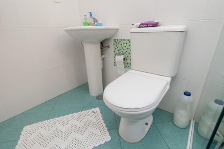 Casa à venda com 180m², 3 quartos e 3 vagasBanheiro da Suíte 2