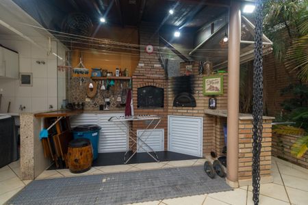 Casa à venda com 180m², 3 quartos e 3 vagasChurrasqueira - Forno a lenha