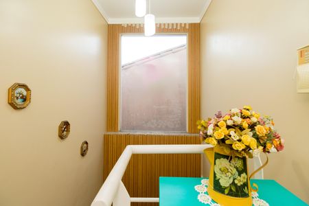 Casa à venda com 180m², 3 quartos e 3 vagasEscada de acesso dos quartos